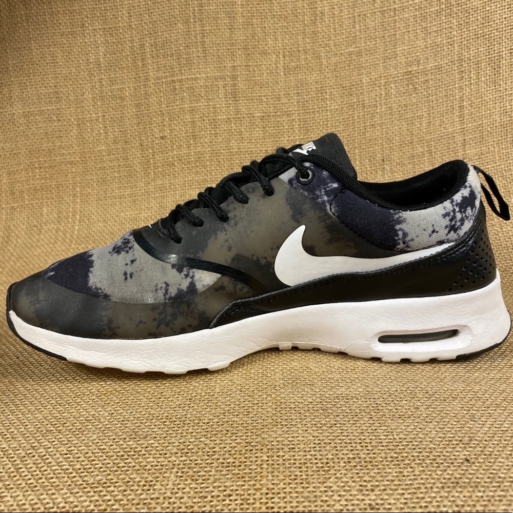 🛑SOLD🛑 Women’s Nike Air Max black white running shoes size 7.5 - Picture 2 of 10